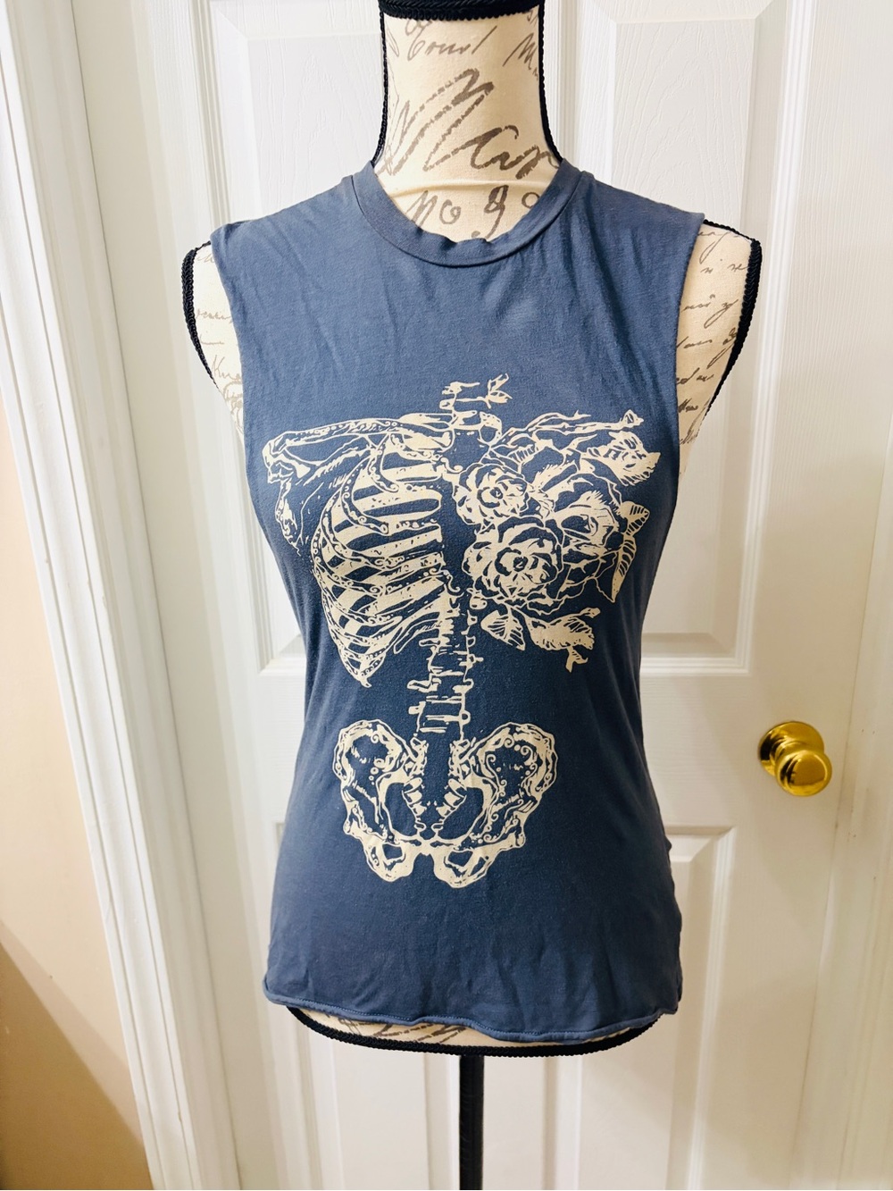 Vintage Grunge Sea Gypsies Skeleton Ribcage Flower Graphic Muscle Tank Size S